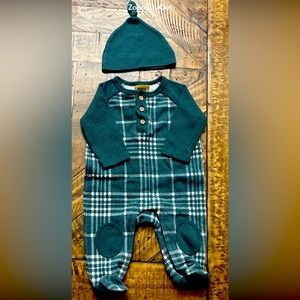 0-3 mo, Mario Lopez boys outfit w/ matching hat. Worn maybe twice.